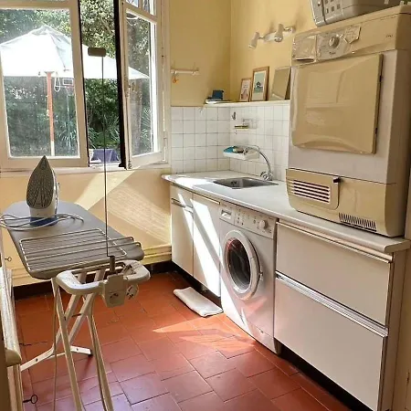 Vakantiehuis Spacious House With Pool Near The Beaches *
