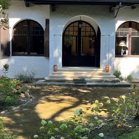 Spacious House With Pool Near The Beaches Vakantiehuis *