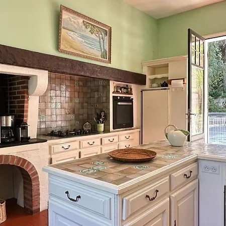 Spacious House With Pool Near The Beaches Vakantiehuis *